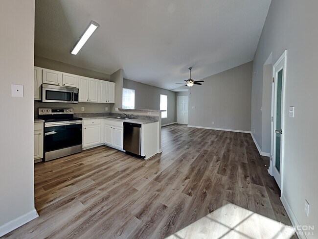 Building Photo - 4844 Silverdene St