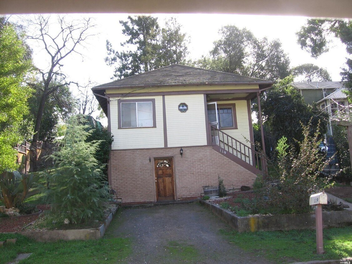 Primary Photo - 119 Berna Ave