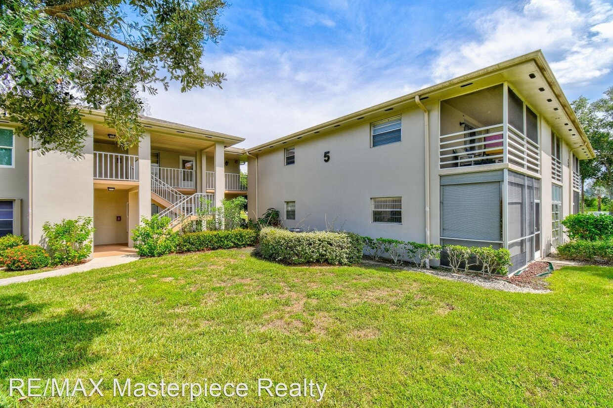 Primary Photo - 1 br, 1.5 bath House - 5 Lake Vista Trl - ...