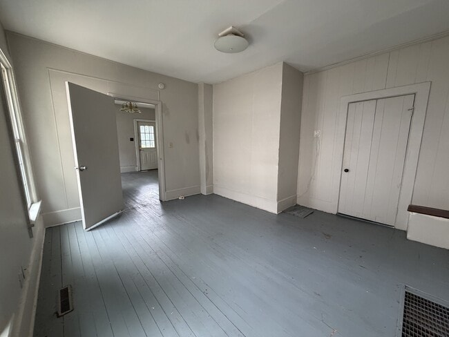 Building Photo - 516 W Marion St