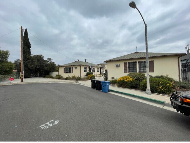 6 unit complex - 2540 W Ramona Rd