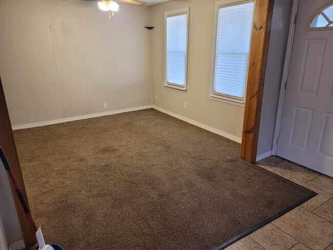 Foto del edificio - 1025 Champlin Ave