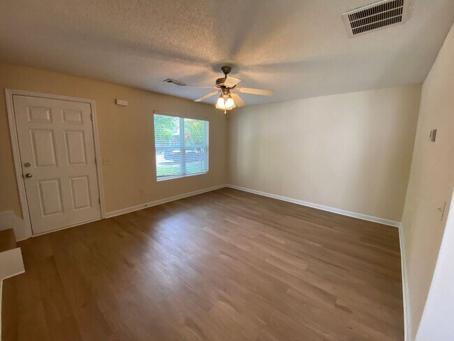 Foto del edificio - AVAILABLE AUGUST 2026!