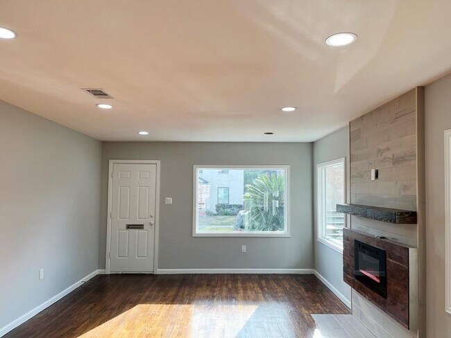 Foto del edificio - 3015 Oakdale St