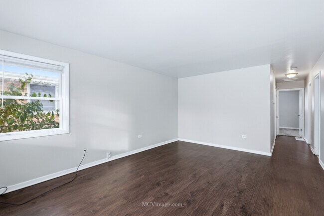 Foto del edificio - 14631 Kimbark Ave