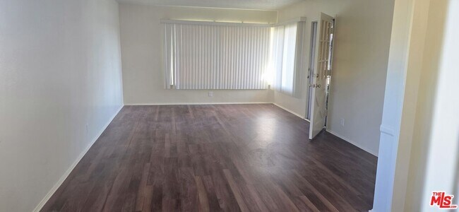 Foto del edificio - 2635 W Imperial Hwy