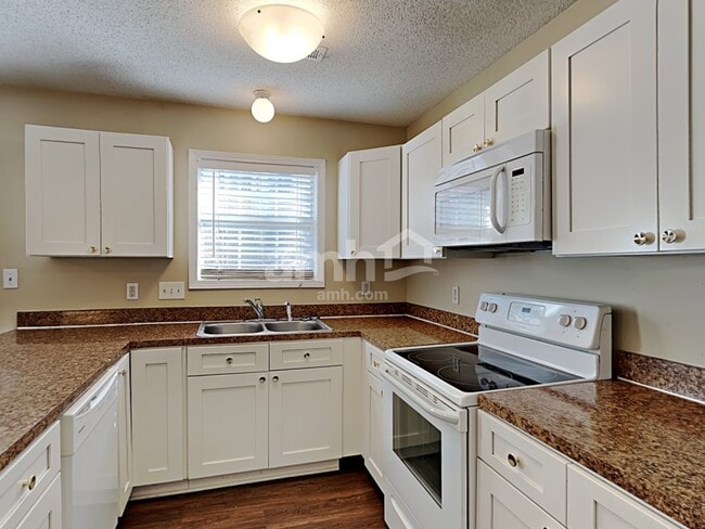 Building Photo - 8111 Kingston Dr