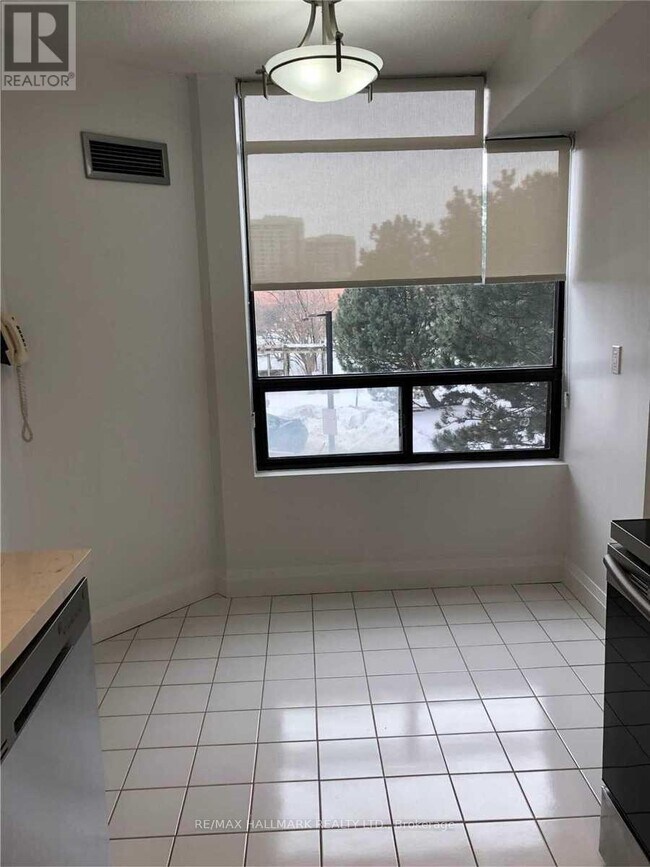 Building Photo - 7440 Bathurst St