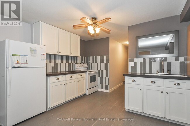 Building Photo - 723 Scottsdale Dr