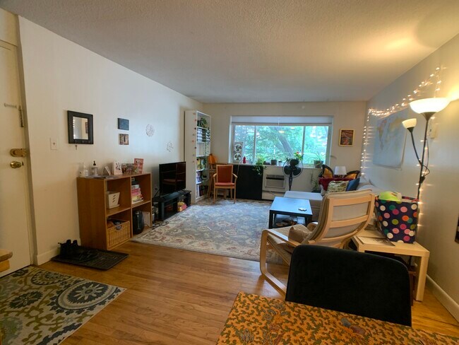 Foto del edificio - 276 Corey Rd
