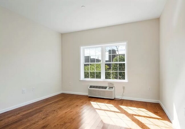 Foto del edificio - 48 Burling Ln