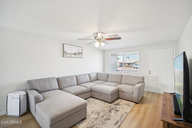 Foto del edificio - 6123 W Karen Lee Ln