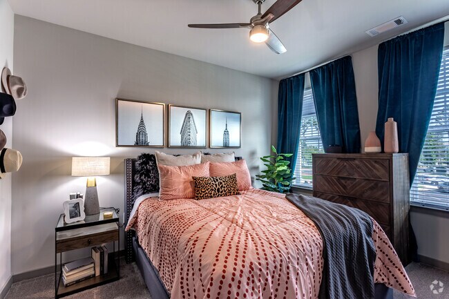 2BR, 2BA - 1020 SF - The Address Galleria