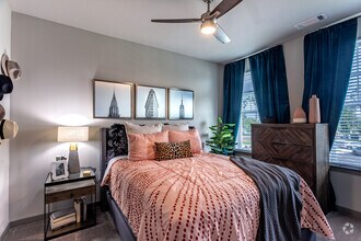 2BR, 2BA - 1020 SF - The Address Galleria