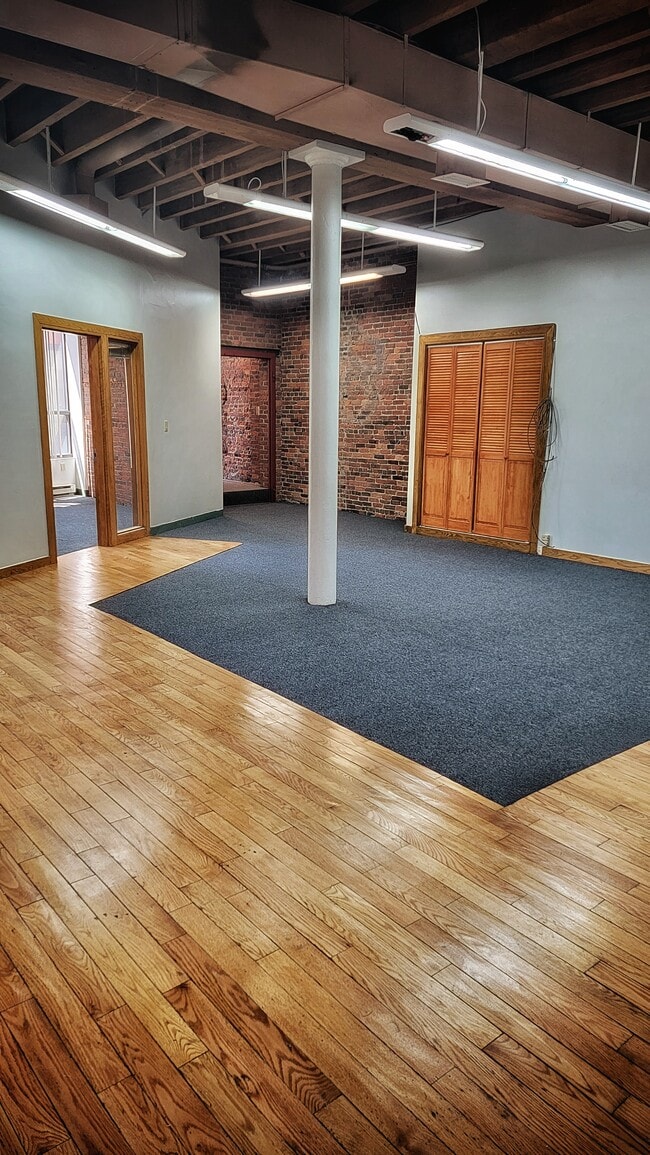 Main Living - 43 Kingston St