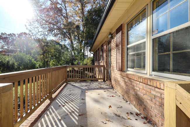 Photo - 937 Green Cir Dr House