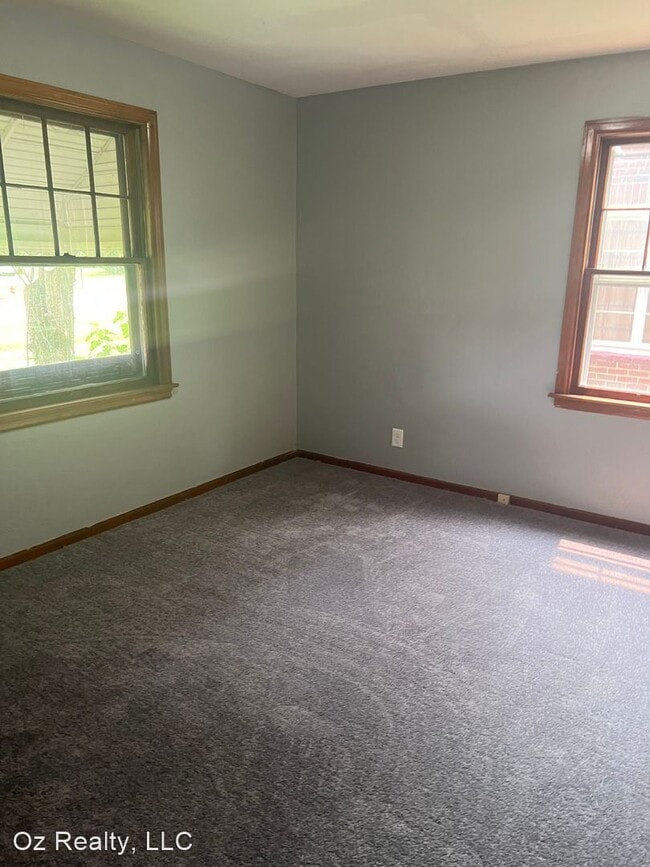 Building Photo - 4 br, 1 bath House - 739 Secor Rd