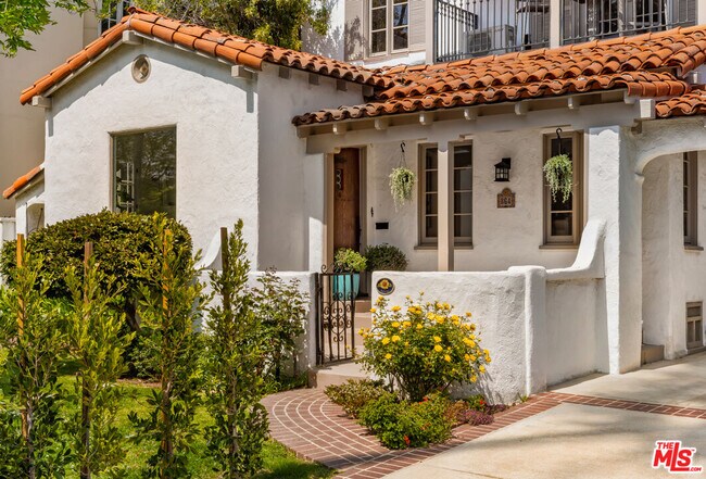 Foto del edificio - 864 Wellesley Ave