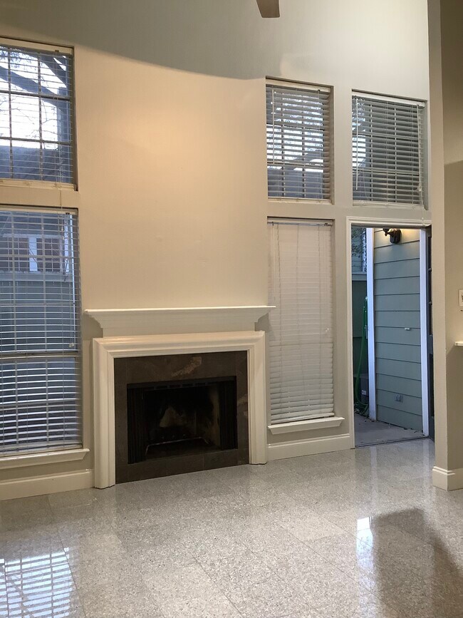 Vivir en la planta baja - 6220 Bentwood Trl