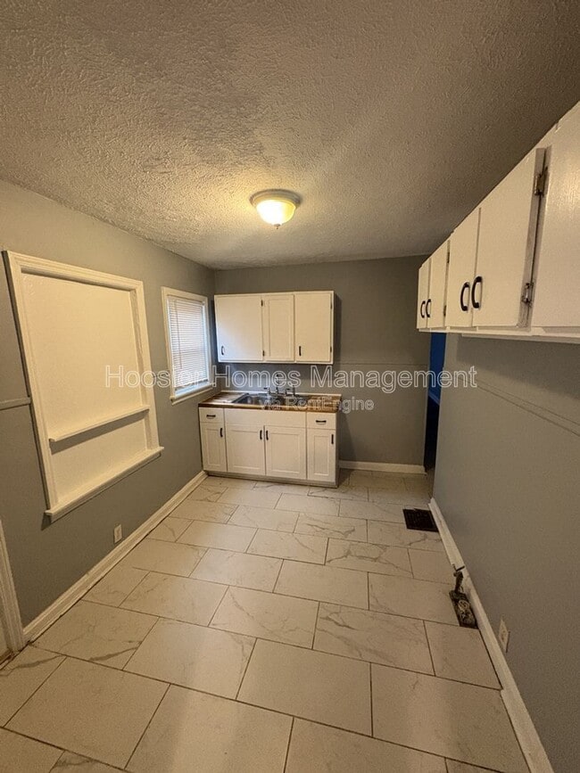 Photo - 1031 N Centennial St Townhome