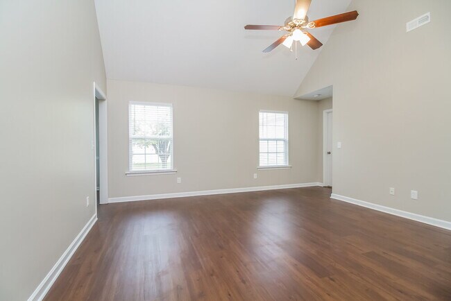 Foto del edificio - 2115 Montgomery Ln