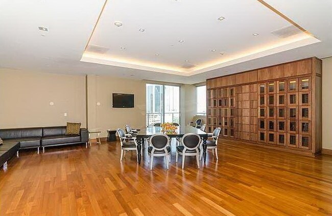 Building Photo - 1060 Brickell Ave