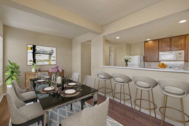 Building Photo - 3865 McRee Ave