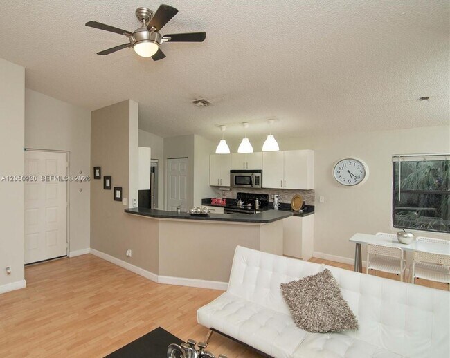 Foto del edificio - 9999 Summerbreeze Dr