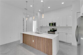 Building Photo - 3211 41st St W