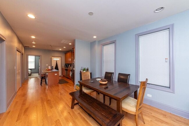Foto del edificio - 3 bedroom in Chicago IL 60622