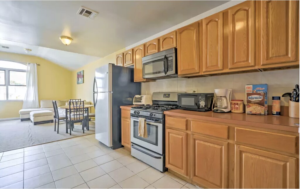 Primary Photo - 285 Claremont Ave