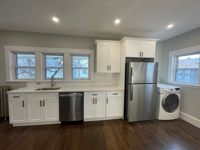 Building Photo - 472 Ashmont St