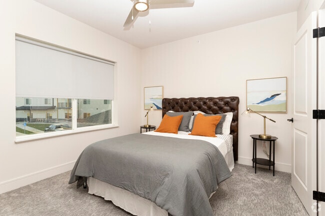 2BR, 2.5BA - Thrive - EVO Townhomes & Apartments