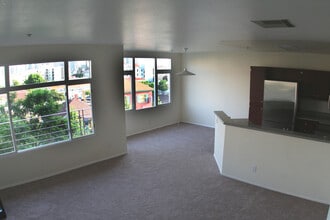 Building Photo - 602 W Fir St