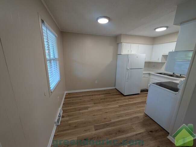 Foto del edificio - 403 Holiday Dr