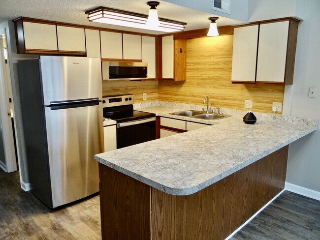 Foto del edificio - Rent Special w/ year lease- Beautifully Remodeled 2 Bed/2 Bath in Deer Creek @ Deerfield Surfside