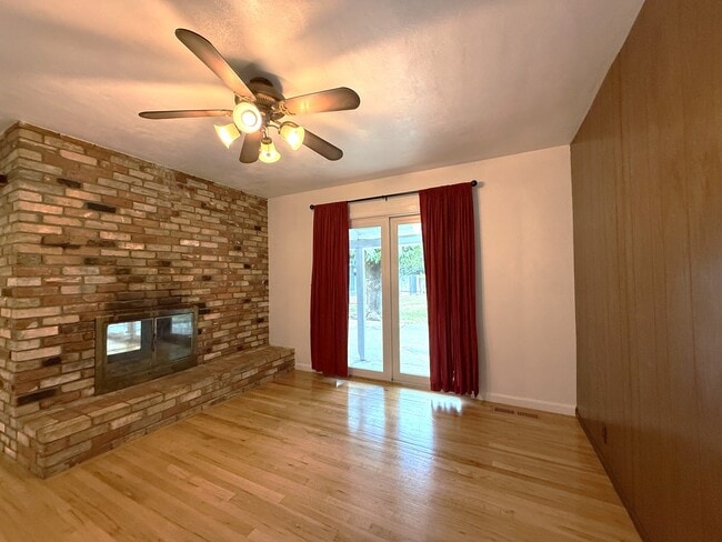 Foto del edificio - 1265 E Lindo Ave