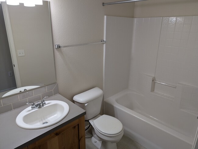 Building Photo - 1352 S Edgewater Cir