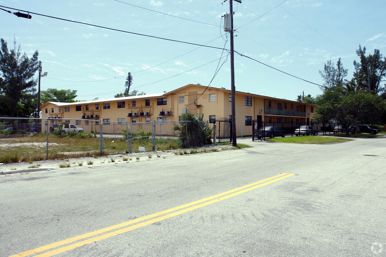 Primary Photo - 7851 NE 10th Ave
