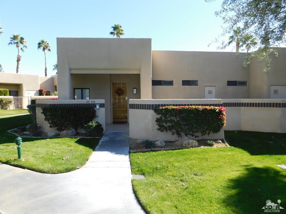 Foto principal - 28386 Desert Princess Dr