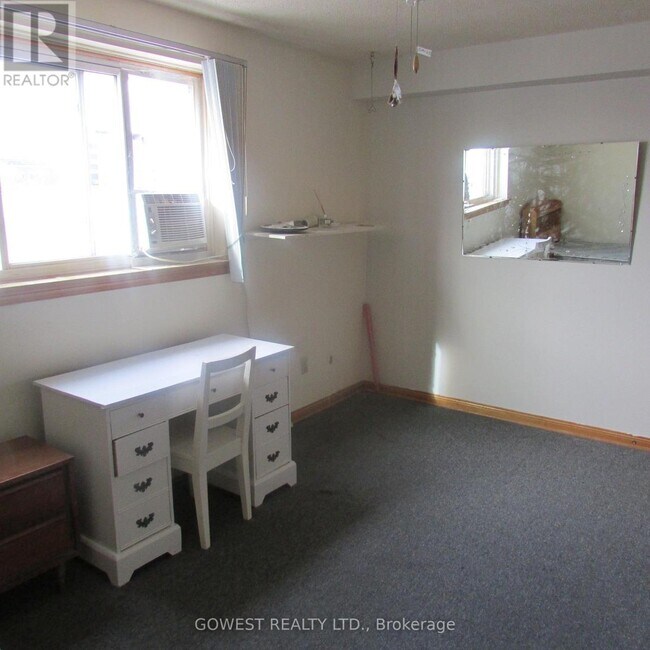 Photo du bâtiment - 24 A Roncesvalles Ave