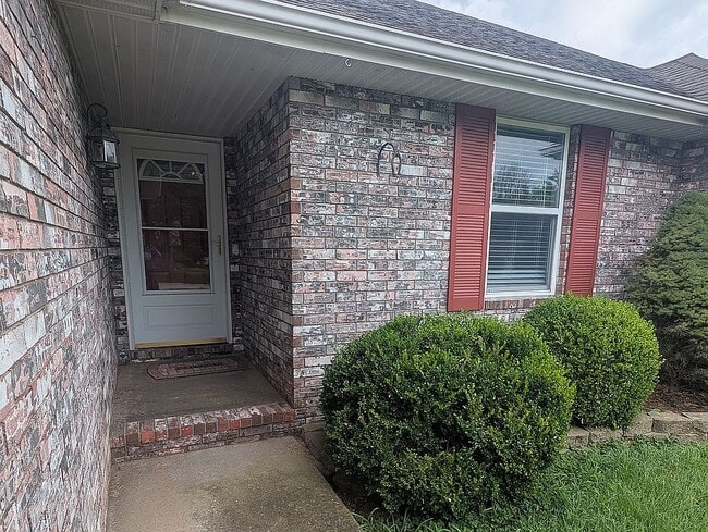Building Photo - 7060 W Lone Oak St