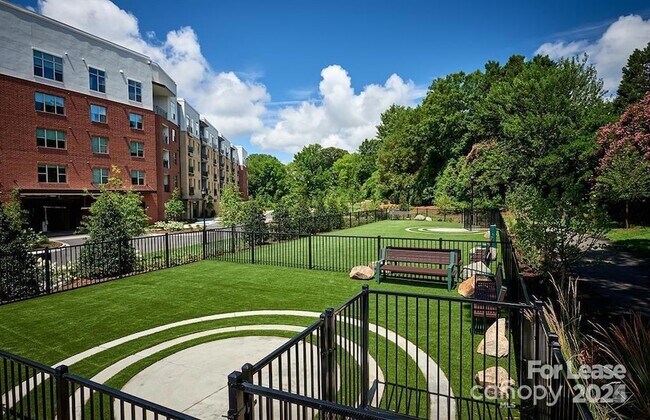 Foto del edificio - 345 Sharon Twp Ln