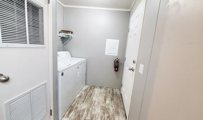 Foto del edificio - 9775 Spinnaker Dr
