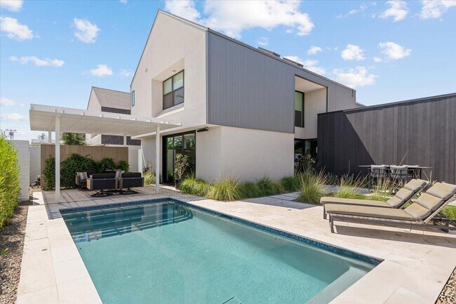 Foto del edificio - 1329 E Pomelo Grove Ln
