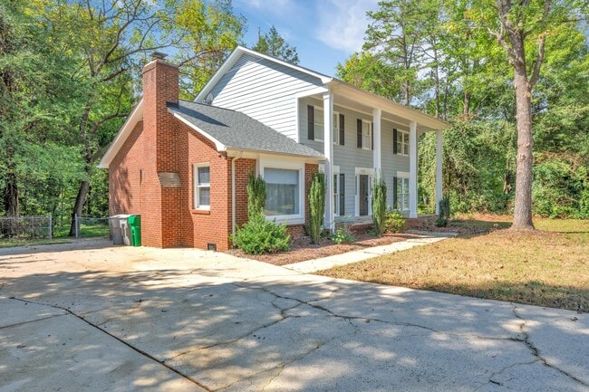 Building Photo - 7231 Leaves Ln