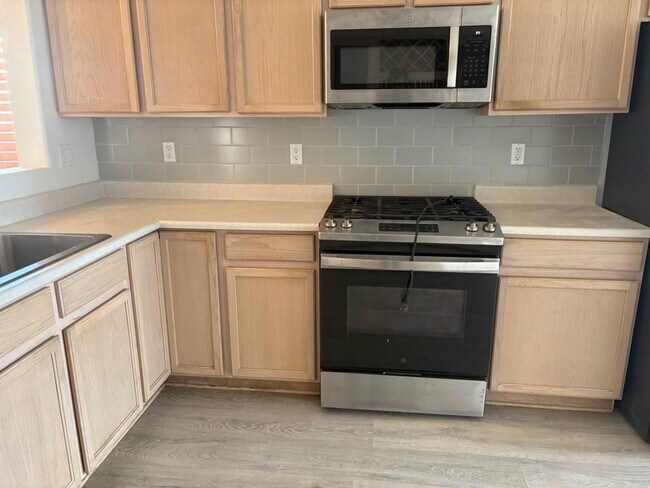 Foto del edificio - 5908 Taurus Ave NW