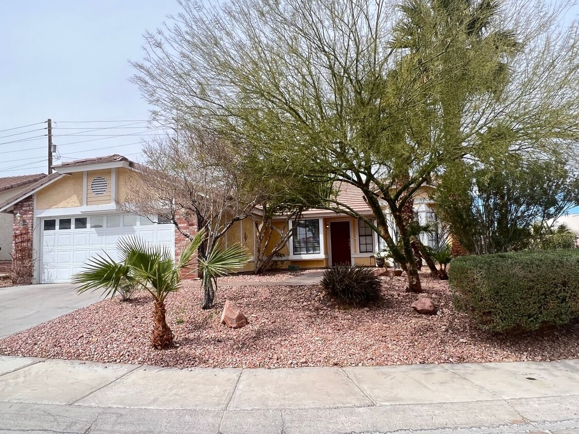 Primary Photo - Beautiful one-story single-family home