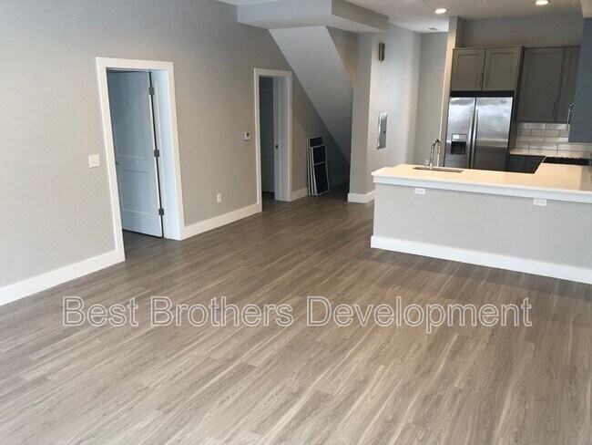 Building Photo - 4779 South Park Ave