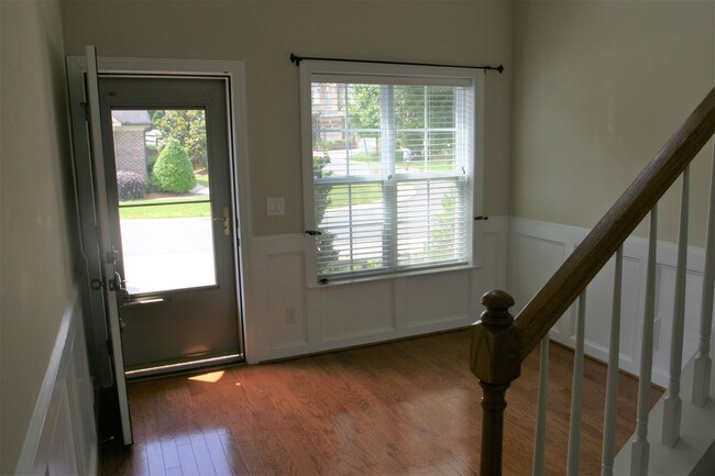 Foto del edificio - Renovated Townhouse In Winston-Salem